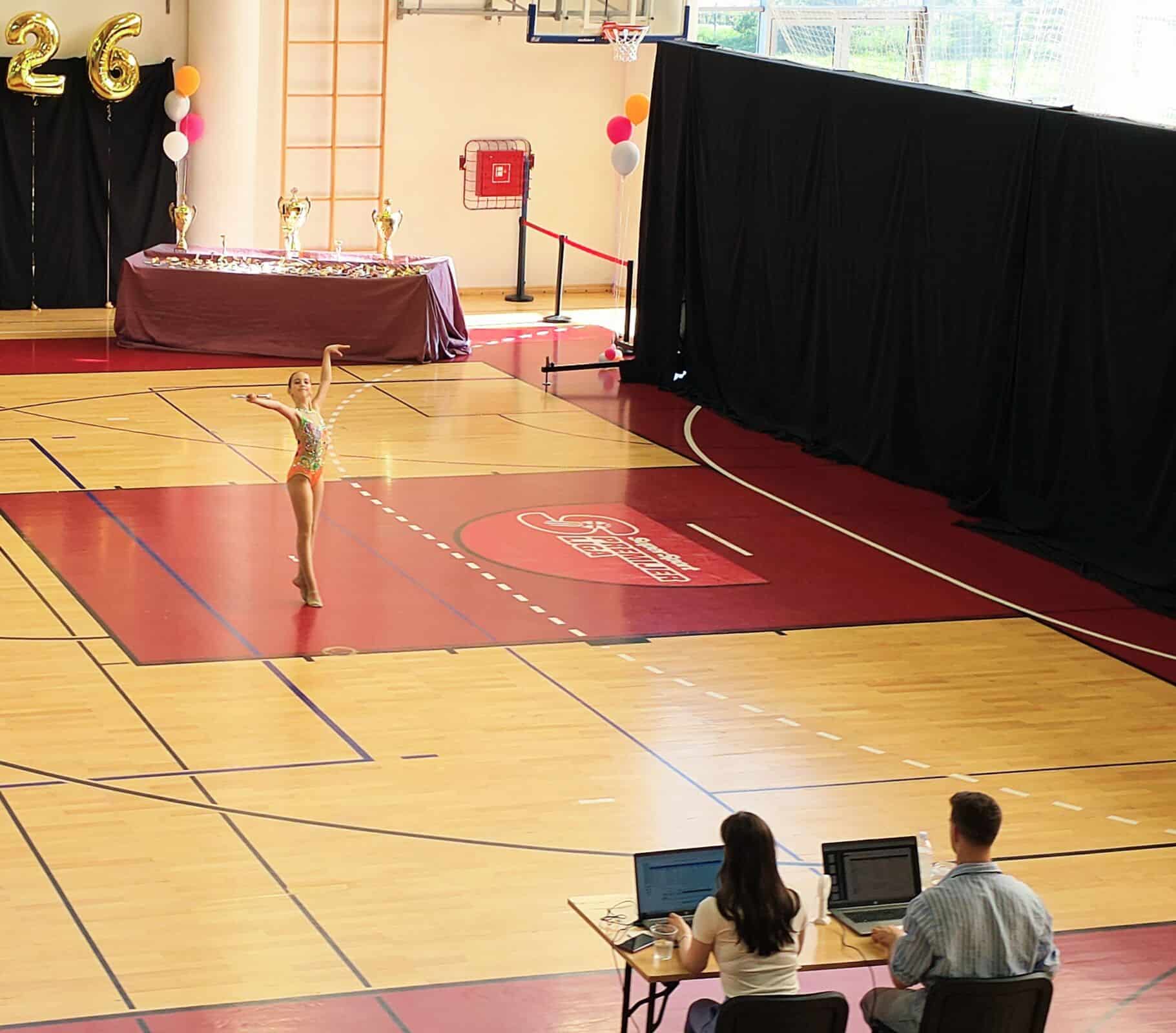 Zabryna Bornšek, dvakrat zlata, posebno priznanje Melani Gril, Twirling klub Sašo pa je osvojil kar 14 zlatih in štiri srebrne kolajne!